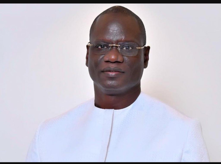 Image de Politique. Dr Abdourahmane Diouf, candidat déclaré à la présidence et président du parti Awalé, entame une série de visites dans différentes localités du pays. La Tournée YËG YËG de la Coalition ABDOURAHMANE 2024 vise à mobiliser les militants et sympathisants. La tournée débute ce premier juillet et prendra fin le 15 juillet 2023. Comment cette tournée politique pourrait-elle influencer le paysage politique en vue de l'élection présidentielle de 2024 ?