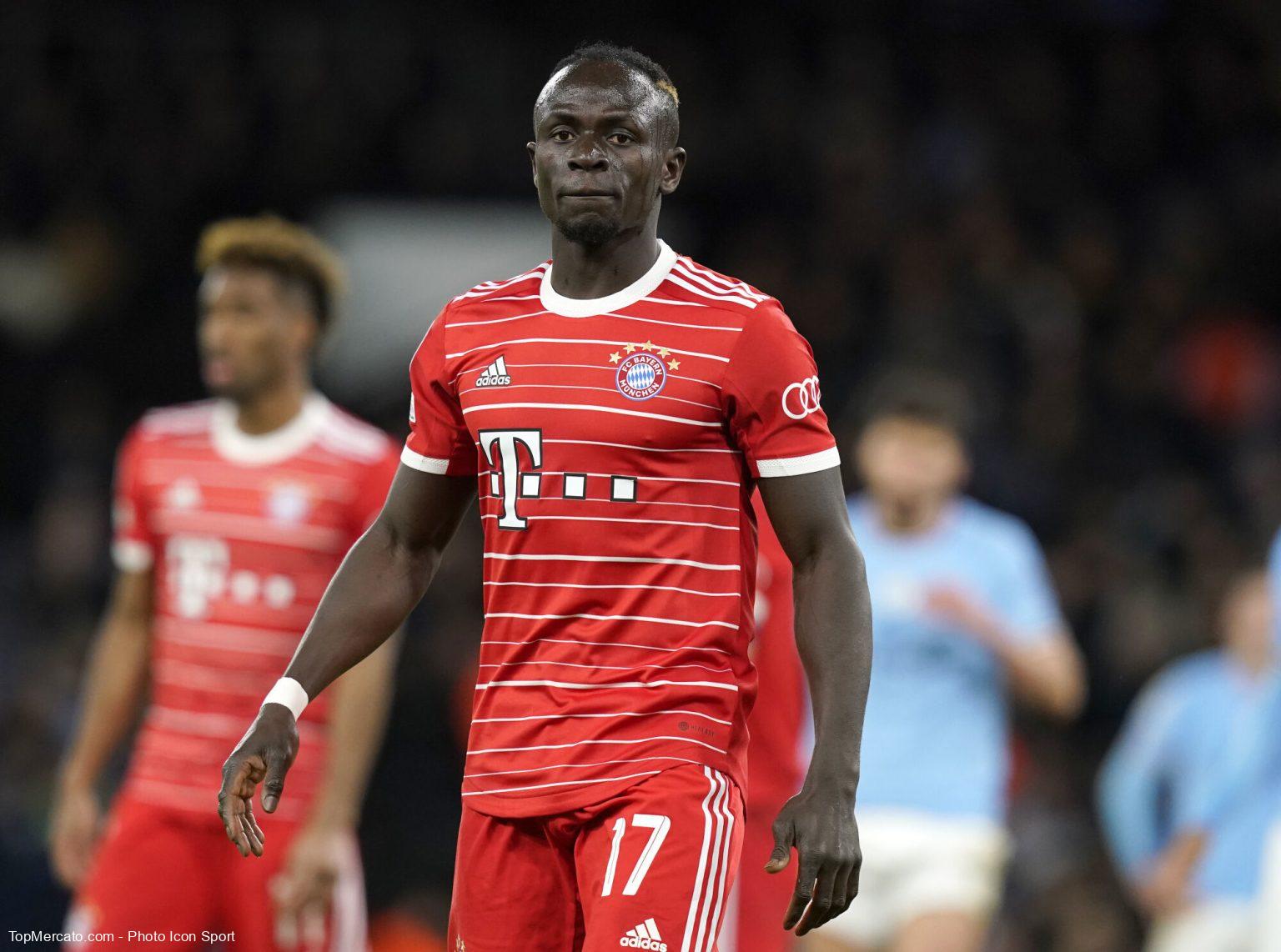 Image de Sport. Selon le journal allemand Bild, Sadio Mané aurait été autorisé par le Bayern Munich à entamer des négociations avec le club saoudien Al-Nassr, après que le Bayern lui ait signifié qu'il n'était plus dans leurs plans. L'agent du joueur, Bjorn Bezemer, aurait rencontré Ahmed Alghamdi, le PDG d'Al-Nassr à Majorque, en Espagne. Le Bayern serait prêt à céder le double Ballon d'or africain pour environ 30 millions d'euros. Que pensez-vous d'un tel transfert ?