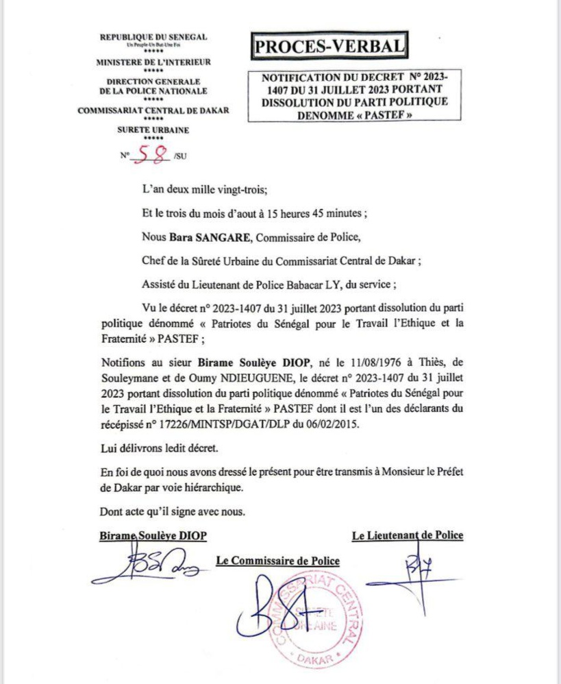 Image de Politique. Le paysage politique sénégalais est secoué par la dissolution du parti Pastef, confirmée vendredi par l'administrateur Biram Souley Diop. Le ministre de l'Intérieur, Antoine Diome, avait annoncé cette décision lundi, ce qui avait fait couler beaucoup d'encre. La notification de ladite dissolution par Procès-verbal fait le jeudi 03 août 2023 a été délivrée par le Commissaire Bara Sangharé, chef de la Sûreté urbaine. Quelle est votre analyse de la situation ? Lire la notification