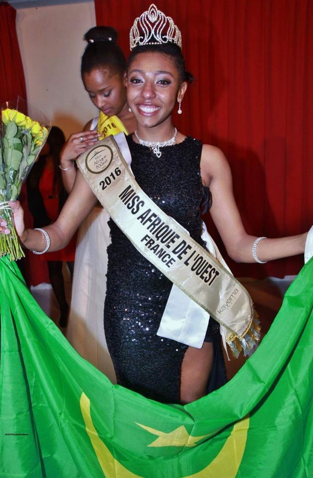 Image de Beauté/Mode. La jeune mauritanienne, Myriam Diarra, a remporté le trophée de Miss Afrique de l’ouest en France 2016 à l’issu d’un vote. C’est un titre qui récompense la plus belle jeune fille africaine issu de l’ouest du continent résidant en France et le titre revient pour cette édition à cette belle mauritanienne. Myriam Diarra a été élue samedi 20 février 2016 à Marseille. La 1 ère Dauphine est Aida Sene du Cap Vert. La 2e Dauphine, Hadiza Djibadje, du Niger. Tandis que la 3e Dauphine, Naisa Vaz, est de la Guinée Bissau.