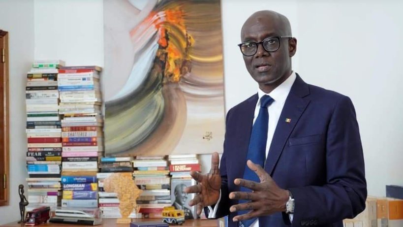 Image de Politique. Thierno Alassane Sall se lance à son tour dans la course à la présidence pour 2024. Il rêve d'un Sénégal moderne, transformé en pilier numérique de l'Afrique de l'Ouest. Dans l'annonce de sa candidature, il dit vouloir prôner une refonte éducative qui va allier modernité et valeurs traditionnelles. La lutte contre la corruption et la mauvaise gouvernance figurent également parmi ses priorités. Pour lui, réaffirmer la grandeur du Sénégal et valoriser chaque citoyen est essentiel. De ce fait, il se positionne comme un défenseur inébranlable des valeurs sénégalaises. Que pensez-vous de sa candidature ?