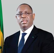 Image de Politique. Le Sénégal de Macky Sall a célébré la semaine passé son 56ème anniversaire. Comme la plupart des pays francophones africains, le Sénégal à obtenu son indépendance en 1960. La célébration des festivités fut une occasion de faire un bilan sur les acquis et le chemin qu’il reste à parcourir afin de faire partie des nations les plus puissantes du monde. Ce qui est évident, c’est que le pays comme la plupart des pays francophones africains, peine à sortir sa tête de l’eau à cause des nombreux maux qui sont propres à ces sociétés africaines. Cependant, j’espère qu’ils feront plus d’effort et prendront des mesures pour booster le développement de ce pays afin qu’il puisse lui aussi être compté d’abord comme pays émergent.